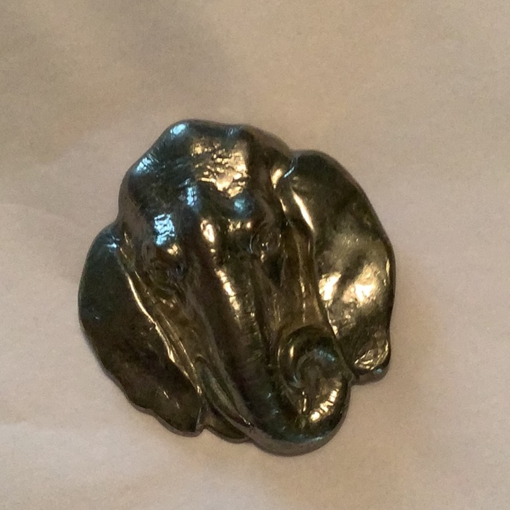 Elephant pin